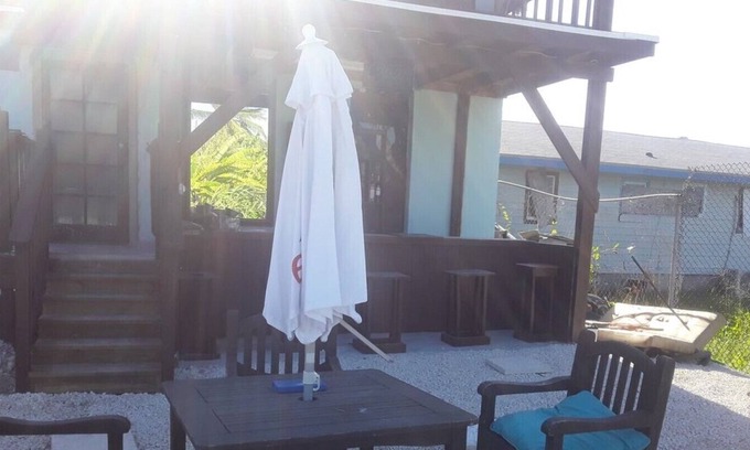 Farmer's Hill Apartment | Exuma feed da sharks villa 2mins 2 beach pool n car rental