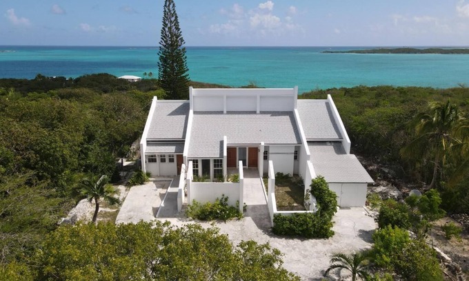 Great Exuma House | Exuma house -Private access to the beach 2 min walking to a secluded beach