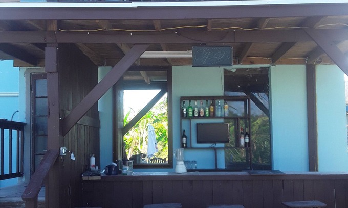 Farmer's Hill House | Exuma swimming Pigs sharks 2bdrm villa