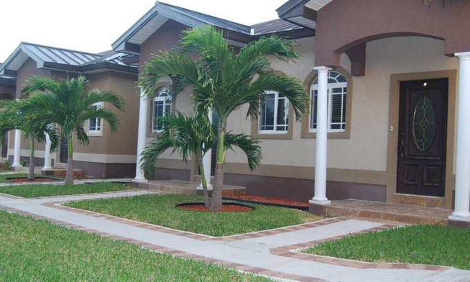 Bell Channel Bay House | EZ VILLE @TAINO BEACH Lucaya