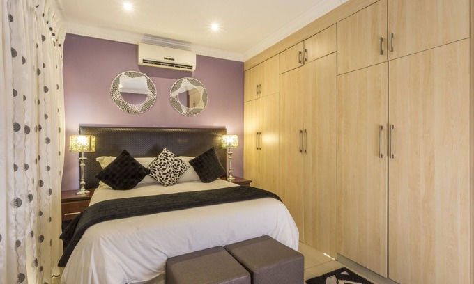 Ballito House | Ezulwini Guest House - Queen Room with Balcony for 2 guests in Ballito