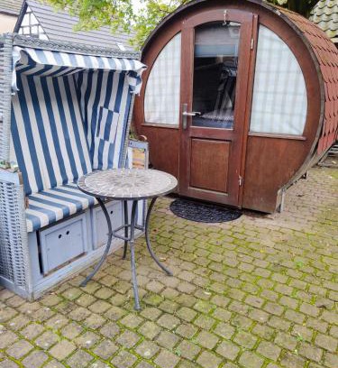 Hitdorf House | Für Alleinreisende-1 Person- Single Room- Rustikales freistehendes Mini Holzfass zum Schlafen, mit angrenzendem Badezimmer!