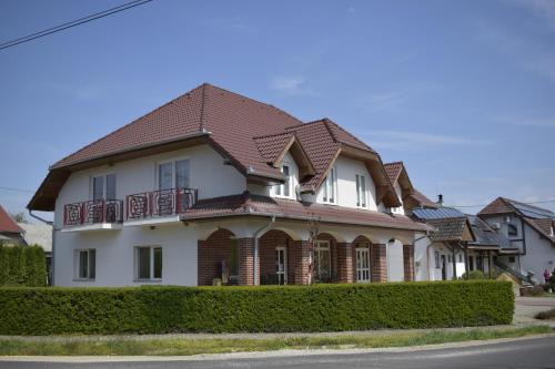Nagypali Apartment | Főnix Apartmanház
