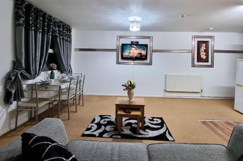 Leeds Apartment | *F1*5GH* Setup for your most relaxed & amazing stay + Free Parking + Free Fast WiFi *