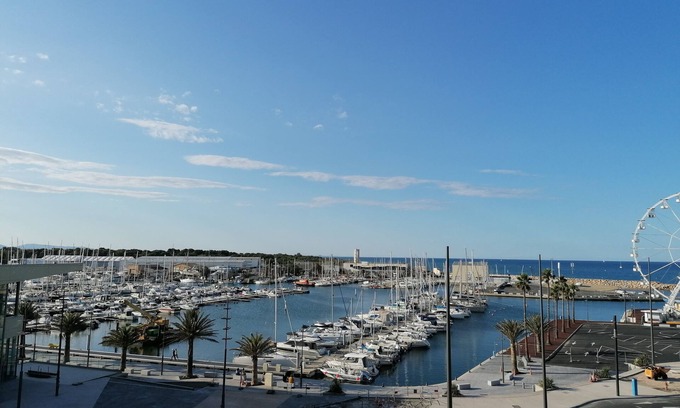 La Jetee Apartment | F2 BEAUTIFUL VIEW PORT AND SEA, 20 METERS BEACH