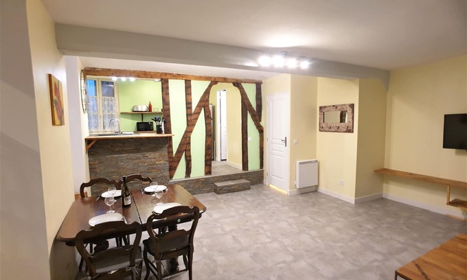 Pont-sur-Yonne Apartment | F2 in the heart of town with troglodyte room