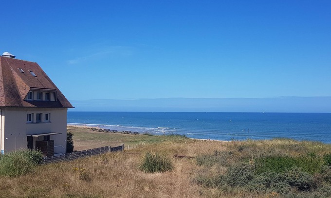 Merville-Franceville-Plage Apartment | F2 Sea View, Feet in the water