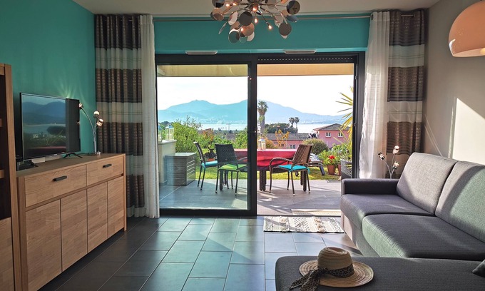 Porticcio Apartment | F2 sea view, Porticcio center/La Viva, everything on foot