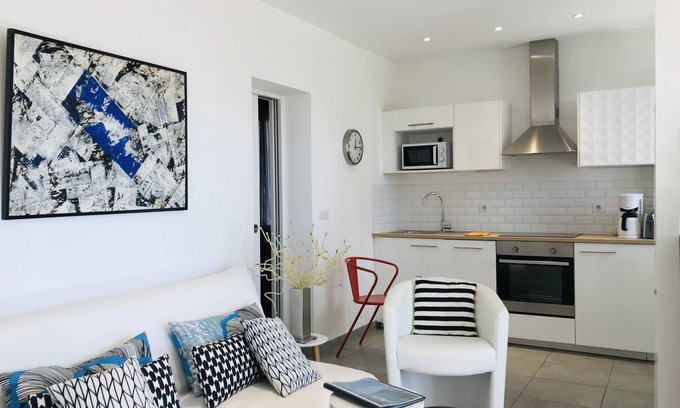 La Ciotat Apartment | F3 beachfront, beach, air conditioning, wifi, parking