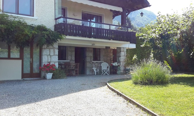 Veyrier-du-Lac House | F3 ground floor of a villa on the lake