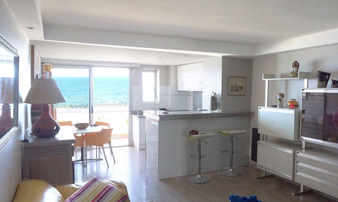 La Cote Radieuse Apartment | F3 standing on the beach, parking, super panoramic 180 ° view, Top position