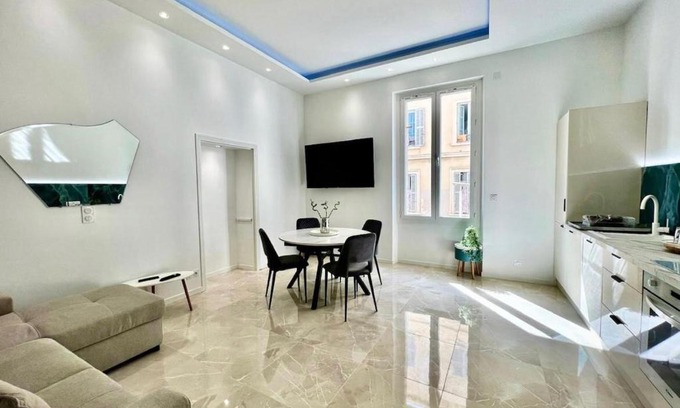 Cannes City Centre Apartment | F4 Haddad