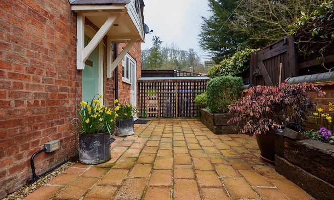 Avon Dassett Cottage | Fab 2 Bed Cotswolds Cottage with Private Courtyard