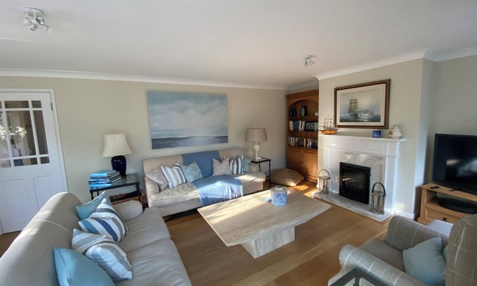 New Forest District House | Fab 4 bedroom/4 bathroom house - quiet lane - walking distance of Lymington