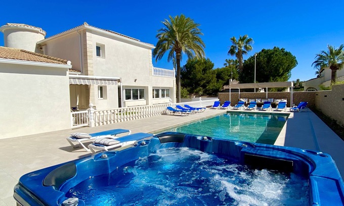 Orihuela Costa Villa | Fab Beach Villa ! Only 3 Minute walk to La Zenia Beach 6 Bedrooms 5 Bathrooms