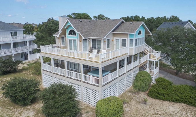 Monteray Shores House | Fab Family Vacation Home. Great Location w/Private Pool, Hot Tub & Foosball