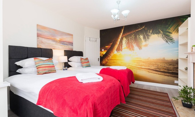 Sheldon House | Fab for Contractors or Relocations - A Stylish House & Garden+Parking