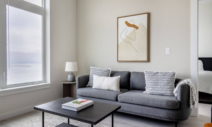 Revere Apartment | Fab Revere Beach 2BR w/Pool, Gym & W/D, nr Blue Line, by Blueground