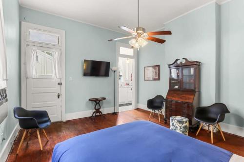 Esplanade Ridge Apartment | Fab Studio on Tree-Lined Street w City Bikes