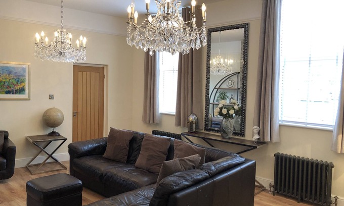 York House | Fab Townhouse Within Bar Walls, short Walk to River & City. Parking for 2 cars.