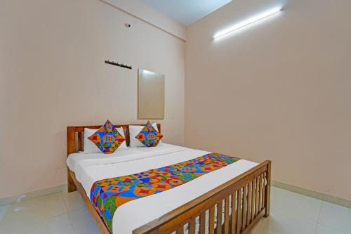 Tirupur Hotel | FabExpress Praneeth Residency