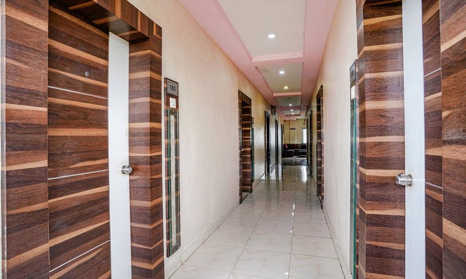 Baramati Hotel | Fabexpress Swara Residency