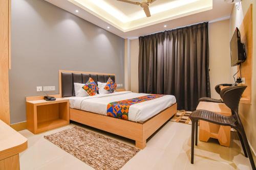 Shibpur Hotel | FabHotel JP - Nr Sataragachhi Railway Station