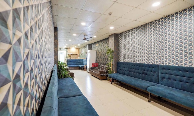 Surat Hotel | Fabhotel Krishna Inn