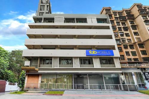 Jogeshwari East Hotel | FabHotel Liwa International - Nr Mumbai International Airport