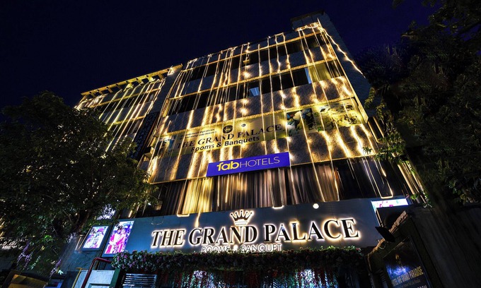 Indirapuram Hotel | Fabhotel The Grand Paradise