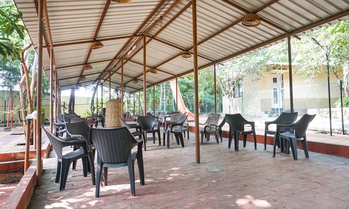 Parner Hotel | Fabhotel Vishwakirti Agri