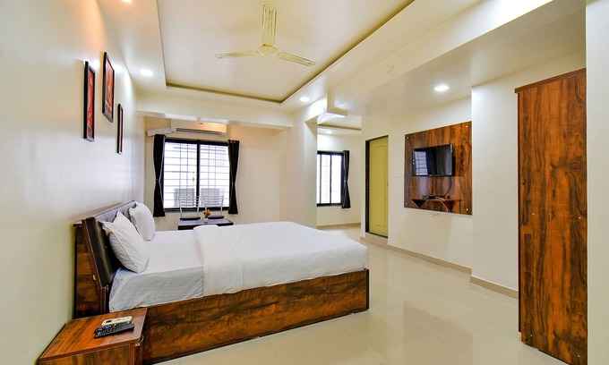 Nanded Hotel | Fabhotel White House