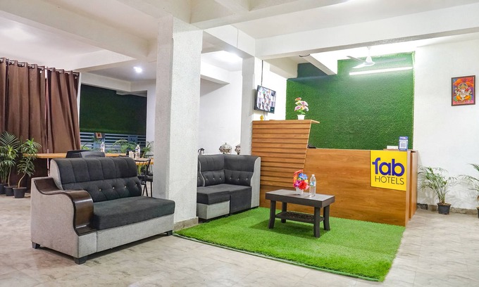 Nanded Hotel | Fabhotel White House Inn