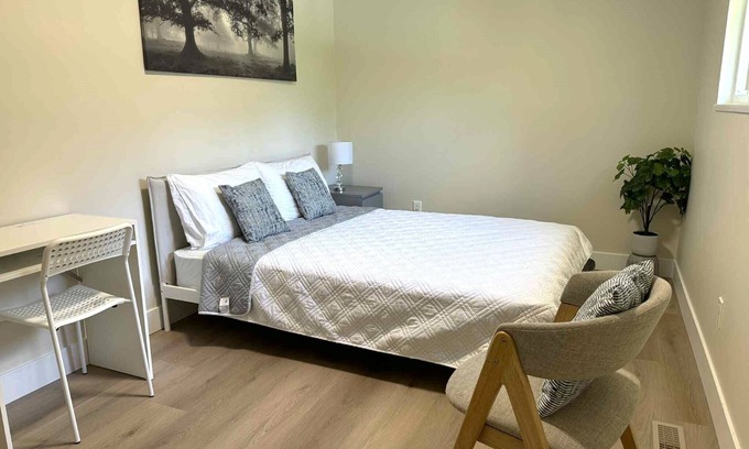 Surrey House | Fabulous 1-bedroom house in British Columbia, Canada
