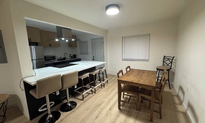 Bushrod Condo | Fabulous 2-bedroom condo with AC in Oakland