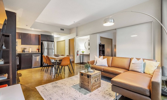 Beltline Condo | Fabulous 2BR w AC, Parking near BMO, Stampede!