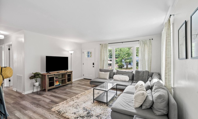 Charlotte House | Fabulous 3-bedroom house in the heart of Charlotte