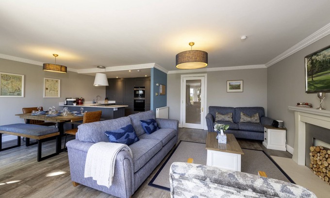 Leven Cottage | Fabulous 3 bedroomed apartment in the heart of Elie