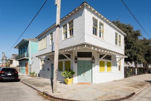Faubourg Marigny House | Fabulous 4 Bath Historic Bakery