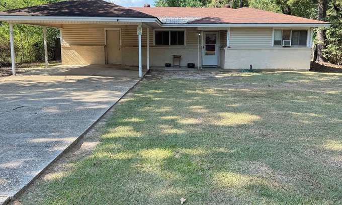 Claiborne House | Fabulous 4-bedroom house extra parking off I-20 West Monroe