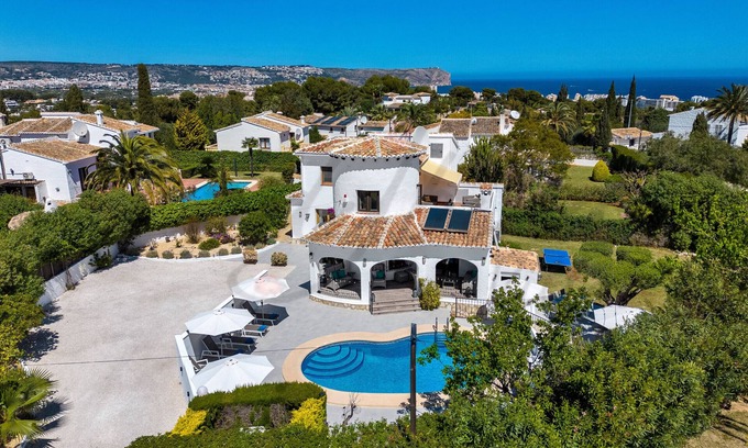 Javea Villa | Fabulous 4 bedroom villa in private grounds