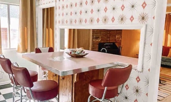 Salina House | Fabulous 50's & Hot Tub
