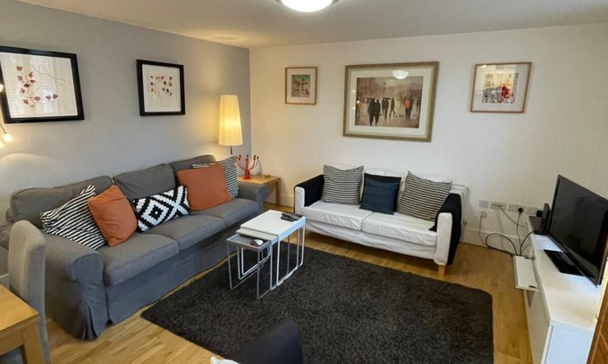 Greenwich West Apartment | Fabulous apartment close Cutty Sark,river,restaurants,shops,Royal Park and more
