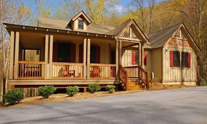 Bear Lake Reserve Cabin | Fabulous Bear Lake Reserve Cottage - PET FRIENDLY!