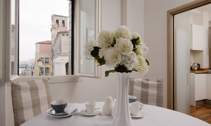Molina Apartment | FABULOUS CANAL VIEWS, CONTEMPORARY DESIGNER APARTMENT IN VENICE 2 BEDS, 2 BATHS