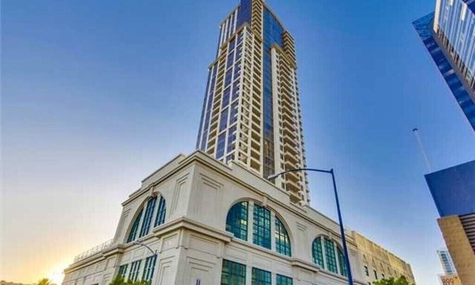 Columbia Condo | Fabulous City and Bay Views-One month minimum