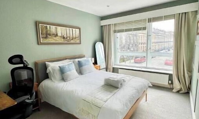 West End Condo | Fabulous City Centre 4-Bed Retreat