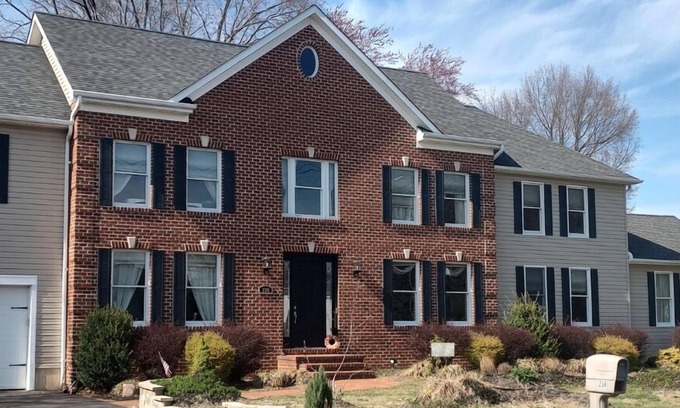 Stevensville House | Fabulous Colonial in Cloverfields on Kent Island! Beautifully Furnished 4 Bedroom Rental on the Eastern Shore!