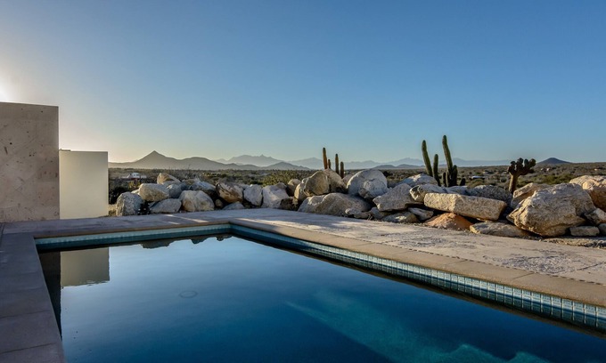 Los Zacatitos House | Fabulous Contemporary Getaway / 360 Degree Views / Beach / Pool