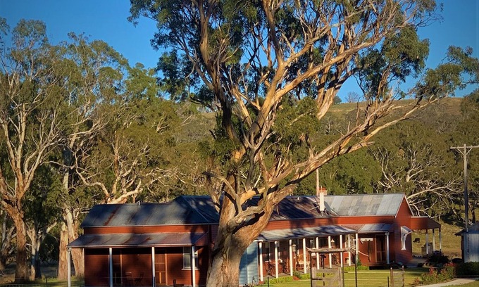 Matheson Cabin | Fabulous Country Stay on New England cattle & sheep property